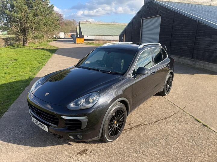 Porsche Cayenne 3.0 TD V6 TiptronicS 4WD Euro 6 (s/s) 5dr Porsche Cayenne 3.0 TD V6 TiptronicS 4WD Euro 6 (s/s) 5dr