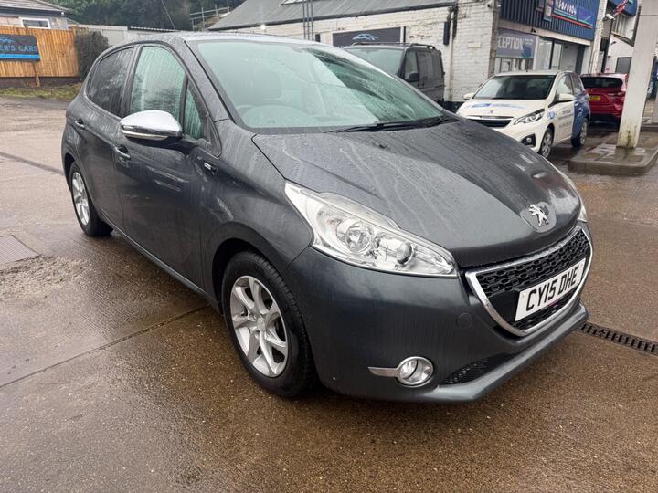 Peugeot 208 1.2 VTi PureTech Style Euro 6 5dr Peugeot 208 1.2 VTi PureTech Style Euro 6 5dr