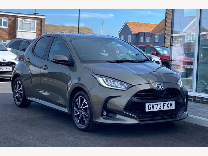 Toyota Yaris 1.5 VVT-h Design E-CVT Euro 6 (s/s) 5dr