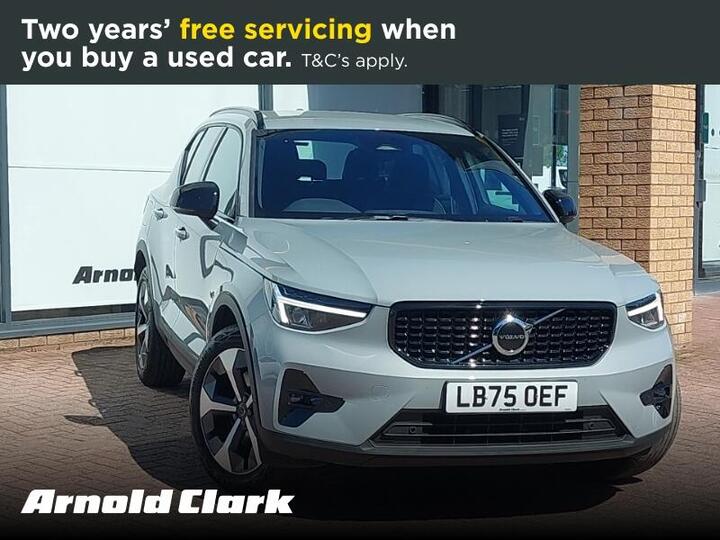 Volvo XC40 2.0 B4 MHEV Plus Dark DCT Auto Euro 6 (s/s) 5dr