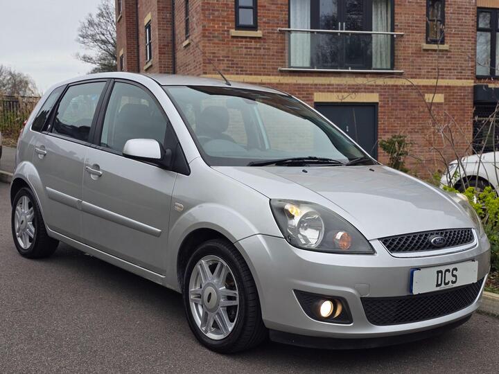 Ford Fiesta 1.4 Ghia 5dr