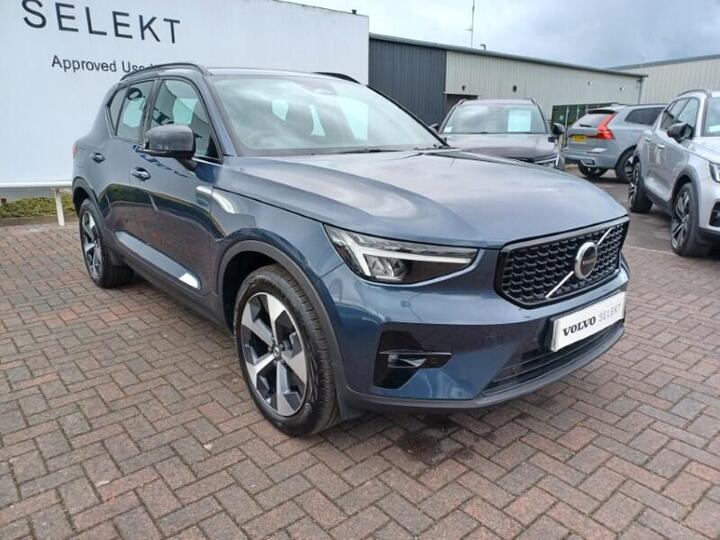 Volvo XC40 2.0 B3 MHEV Plus Dark DCT Auto Euro 6 (s/s) 5dr