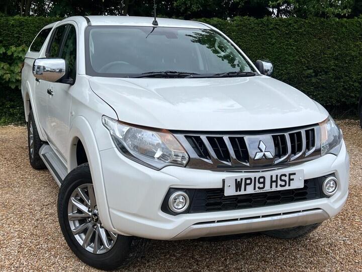 Mitsubishi L200 2.4 DI-D DC Titan 4WD Euro 6 4dr Mitsubishi L200 2.4 DI-D DC Titan 4WD Euro 6 4dr