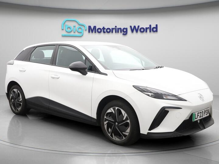 MG MG4 64kWh SE Long Range Auto 5dr