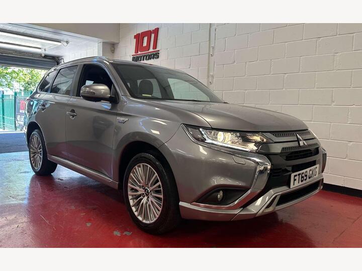 Mitsubishi OUTLANDER 2.4h TwinMotor 13.8kWh Dynamic CVT 4WD Euro 6 (s/s) 5dr Mitsubishi OUTLANDER 2.4h TwinMotor 13.8kWh Dynamic CVT 4WD Euro 6 (s/s) 5dr
