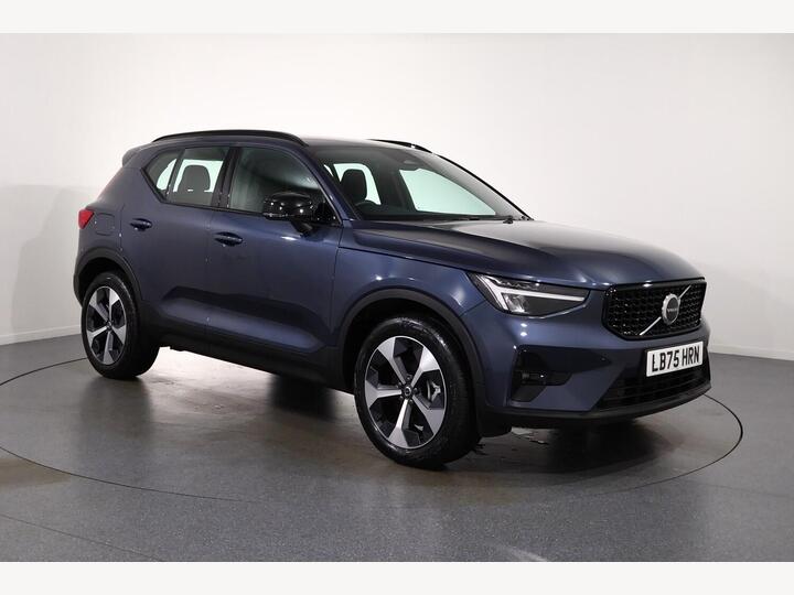 Volvo XC40 2.0 B4 MHEV Plus Dark DCT Auto Euro 6 (s/s) 5dr