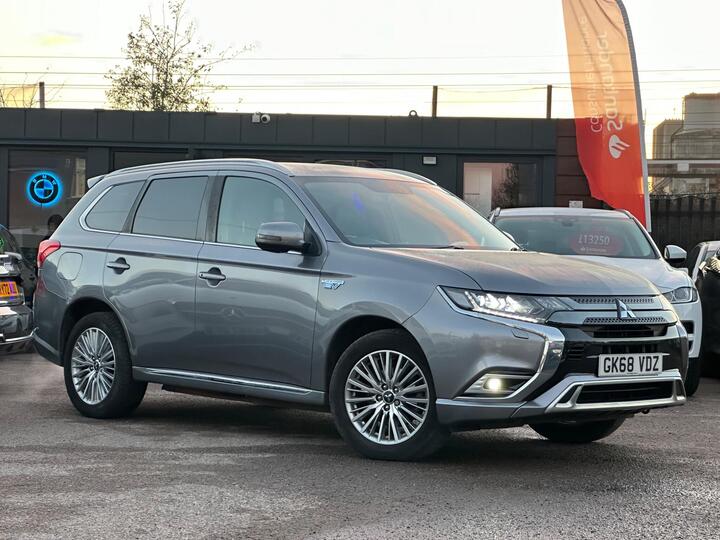 Mitsubishi Outlander 2.4h TwinMotor 13.8kWh 4h CVT 4WD Euro 6 (s/s) 5dr Mitsubishi Outlander 2.4h TwinMotor 13.8kWh 4h CVT 4WD Euro 6 (s/s) 5dr