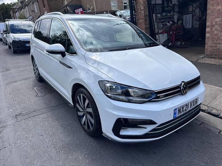 Volkswagen Touran 1.5 TSI EVO R-Line DSG Euro 6 (s/s) 5dr Volkswagen Touran 1.5 TSI EVO R-Line DSG Euro 6 (s/s) 5dr