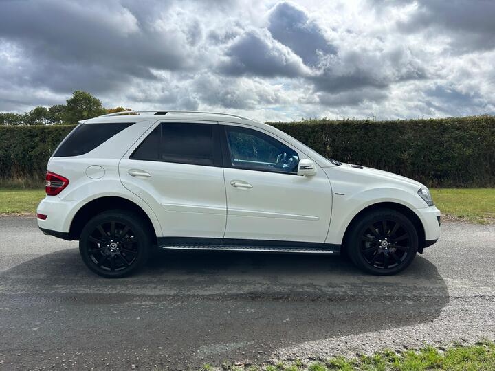 Mercedes-Benz M Class 3.0 ML300 CDI V6 BlueEfficiency Grand Edition G-Tronic 4WD Euro 5 5dr Mercedes-Benz M Class 3.0 ML300 CDI V6 BlueEfficiency Grand Edition G-Tronic 4WD Euro 5 5dr