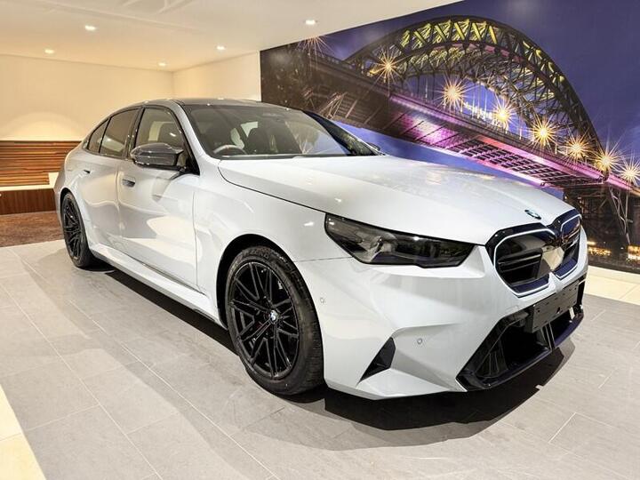 BMW M5 4.4 22.1kWh Steptronic XDrive Euro 6 (s/s) 4dr