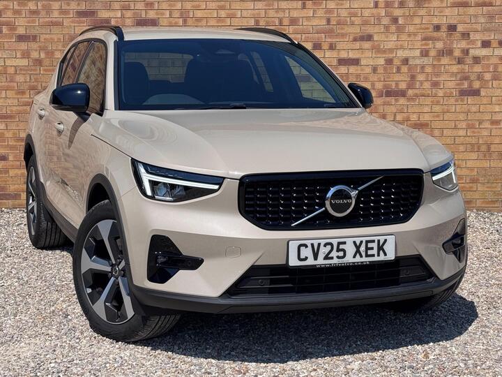 Volvo XC40 2.0 B4 MHEV Plus Dark DCT Auto Euro 6 (s/s) 5dr
