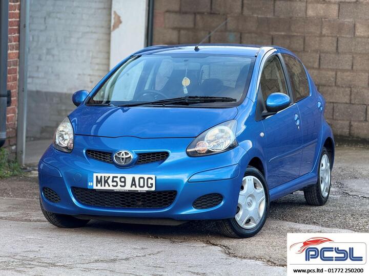 Toyota AYGO 1.0 VVT-i Blue Euro 4 5dr Toyota AYGO 1.0 VVT-i Blue Euro 4 5dr