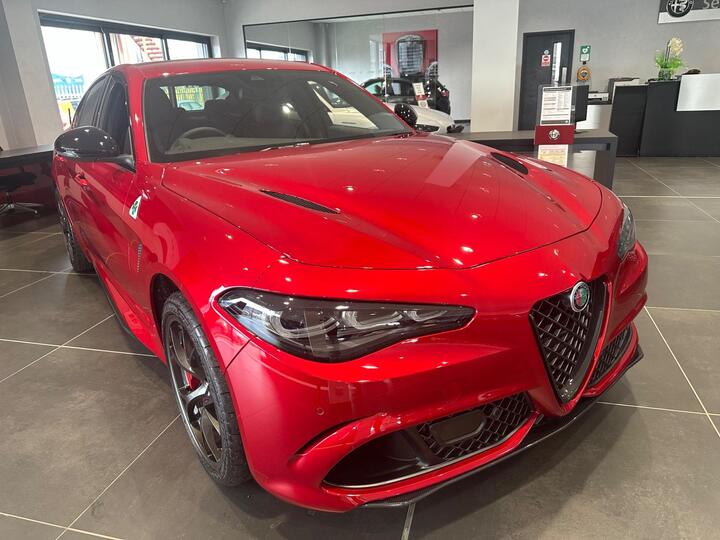 Alfa Romeo Giulia 2.9 V6 Bi-Turbo Quadrifoglio Auto Euro 6 (s/s) 4dr Alfa Romeo Giulia 2.9 V6 Bi-Turbo Quadrifoglio Auto Euro 6 (s/s) 4dr
