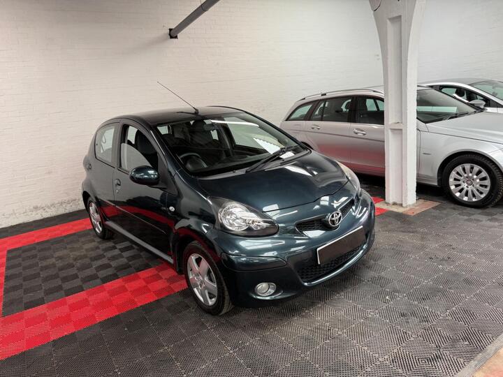 Toyota AYGO 1.0 VVT-i Ice Euro 5 5dr Toyota AYGO 1.0 VVT-i Ice Euro 5 5dr
