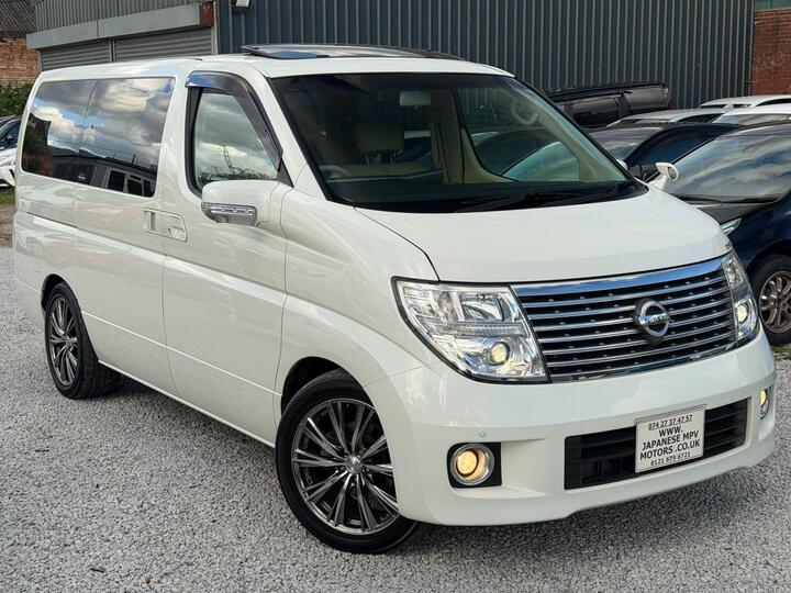 Nissan Elgrand E51 XL 3.5L 360 Camera Cruise Sunroof