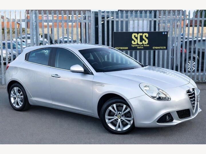 Alfa Romeo Giulietta 2.0 JTDM-2 Lusso Euro 5 (s/s) 5dr Alfa Romeo Giulietta 2.0 JTDM-2 Lusso Euro 5 (s/s) 5dr