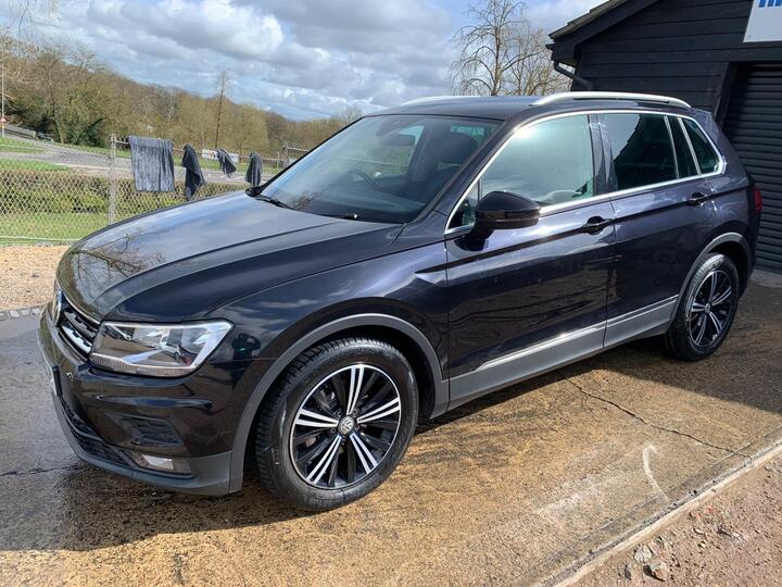 Volkswagen Tiguan 2.0 TDI SE Navigation Euro 6 (s/s) 5dr Volkswagen Tiguan 2.0 TDI SE Navigation Euro 6 (s/s) 5dr
