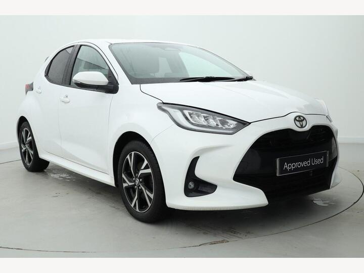 Toyota Yaris 1.5 VVT-h Design E-CVT Euro 6 (s/s) 5dr Toyota Yaris 1.5 VVT-h Design E-CVT Euro 6 (s/s) 5dr