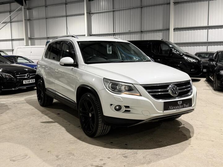 Volkswagen Tiguan 2.0 TDI Summit DSG 4WD Euro 5 5dr