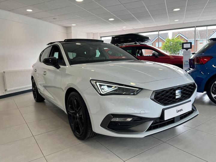 SEAT Leon 1.5 ETSI MHEV FR Black Edition DSG Euro 6 (s/s) 5dr