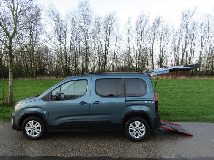 Peugeot Rifter Horizon RS 1.5 Hdi *5 SEATS* WHEELCHAIR ACCESSIBLE VEHICLE WAV Peugeot Rifter Horizon RS 1.5 Hdi *5 SEATS* WHEELCHAIR ACCESSIBLE VEHICLE WAV