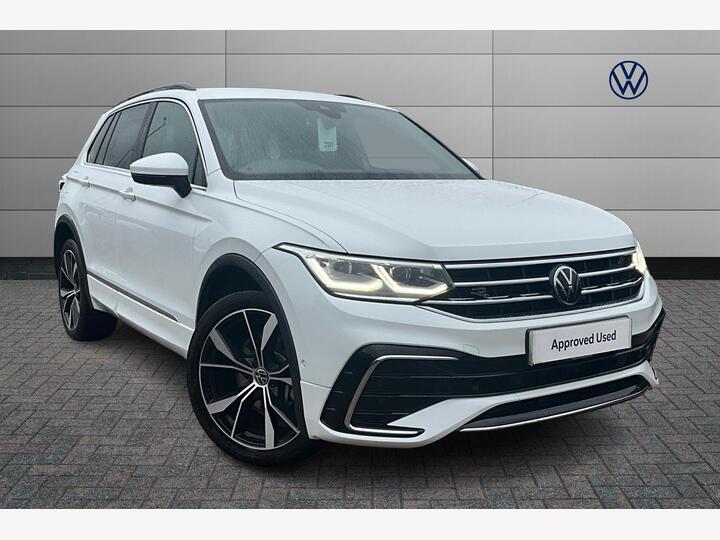 Volkswagen Tiguan 1.4 TSI 13kWh R-Line DSG Euro 6 (s/s) 5dr Volkswagen Tiguan 1.4 TSI 13kWh R-Line DSG Euro 6 (s/s) 5dr