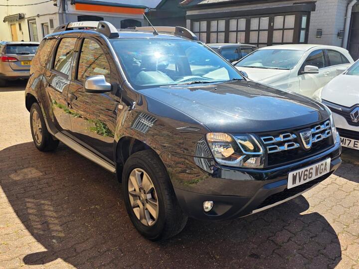Dacia Duster 1.5 DCi Laureate Euro 6 (s/s) 5dr Dacia Duster 1.5 DCi Laureate Euro 6 (s/s) 5dr