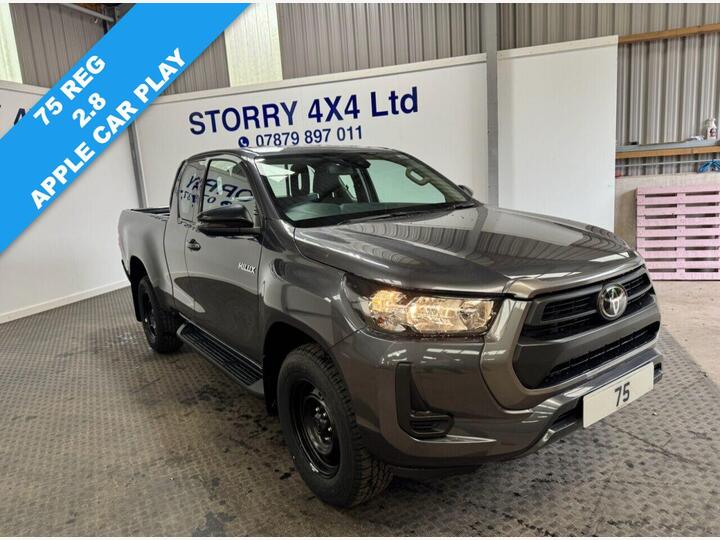 Toyota HI-LUX 2.4 D-4D Active Extra Cab Pickup 4WD Euro 6 (s/s) 4dr Toyota HI-LUX 2.4 D-4D Active Extra Cab Pickup 4WD Euro 6 (s/s) 4dr