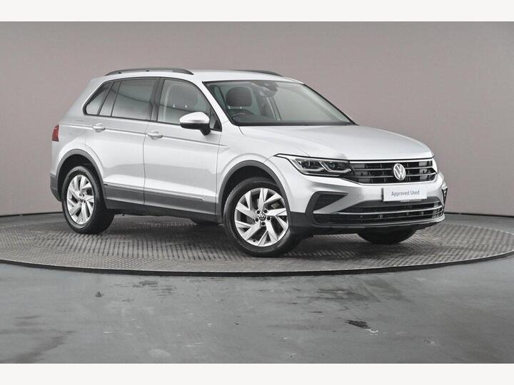 Volkswagen Tiguan 1.4 TSI 13kWh Life DSG Euro 6 (s/s) 5dr Volkswagen Tiguan 1.4 TSI 13kWh Life DSG Euro 6 (s/s) 5dr