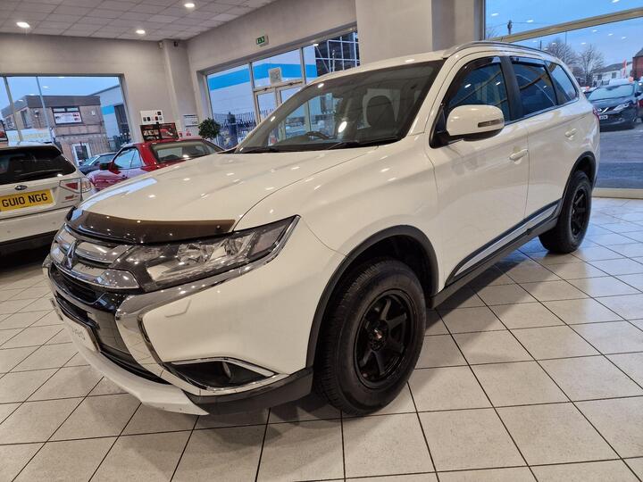 Mitsubishi Outlander 2.2 DI-D GX4 4WD Euro 6 (s/s) 5dr Mitsubishi Outlander 2.2 DI-D GX4 4WD Euro 6 (s/s) 5dr