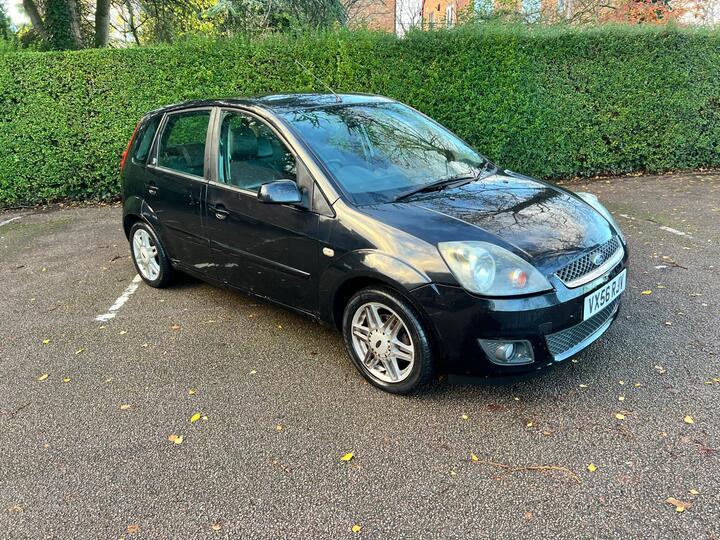 Ford Fiesta 1.6 Ghia 5dr