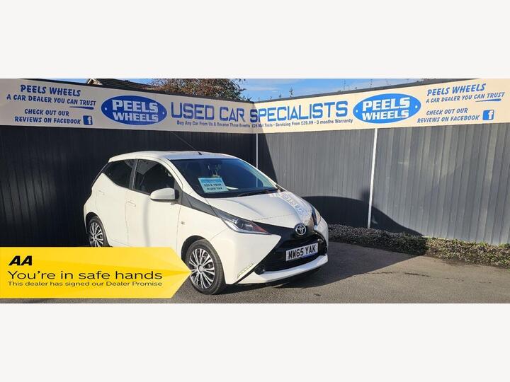 Toyota AYGO 1.0 VVT-i X-play Euro 5 5dr Euro 5 Toyota AYGO 1.0 VVT-i X-play Euro 5 5dr Euro 5