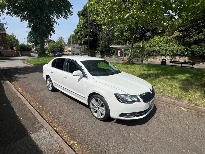 Skoda Superb 2.0 TDI Elegance DSG Euro 5 (s/s) 5dr