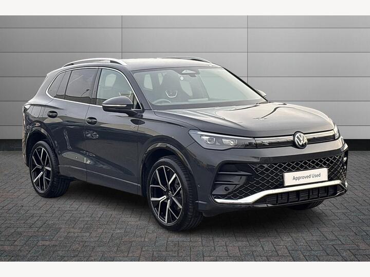 Volkswagen Tiguan 1.5 ETSI MHEV R-Line DSG Euro 6 (s/s) 5dr Volkswagen Tiguan 1.5 ETSI MHEV R-Line DSG Euro 6 (s/s) 5dr