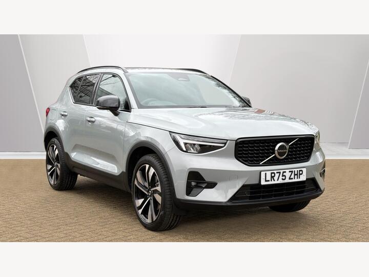 Volvo XC40 2.0 B3 MHEV Plus Dark DCT Auto Euro 6 (s/s) 5dr