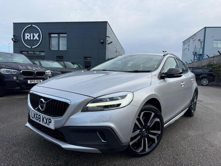 Volvo V40 CROSS COUNTRY 1.5 T3 GPF Pro Auto Euro 6 (s/s) 5dr