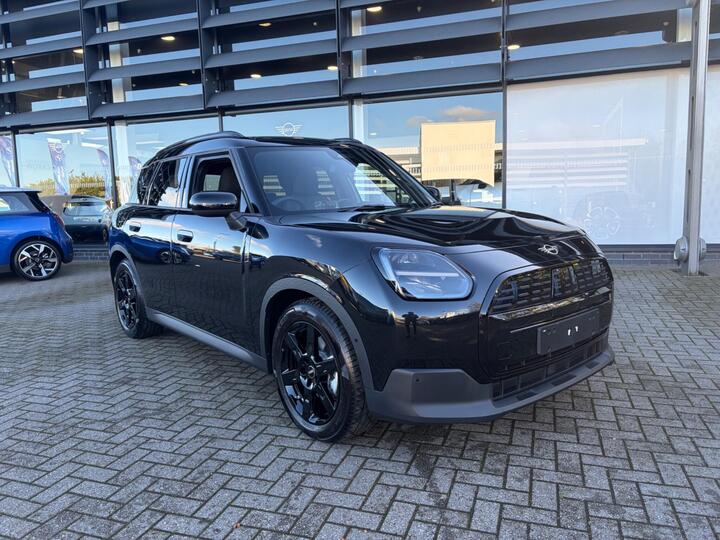 MINI Electric Countryman E 66.5kWh Monochrome Auto 5dr