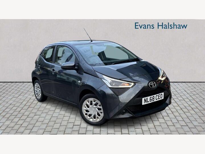 Toyota AYGO HATCHBACK 1.0 VVT-i X-play Euro 6 5dr Toyota AYGO HATCHBACK 1.0 VVT-i X-play Euro 6 5dr