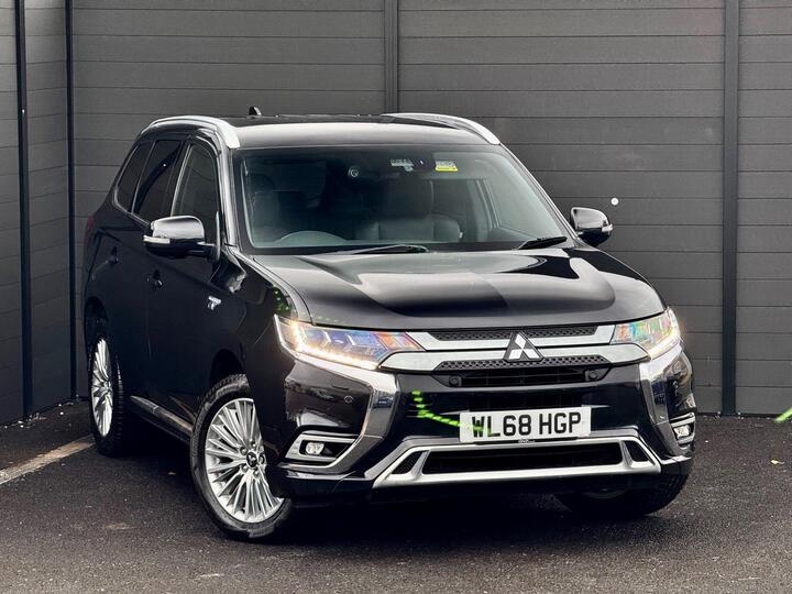 Mitsubishi Outlander 2.4h TwinMotor 13.8kWh 4hs CVT 4WD Euro 6 (s/s) 5dr Mitsubishi Outlander 2.4h TwinMotor 13.8kWh 4hs CVT 4WD Euro 6 (s/s) 5dr