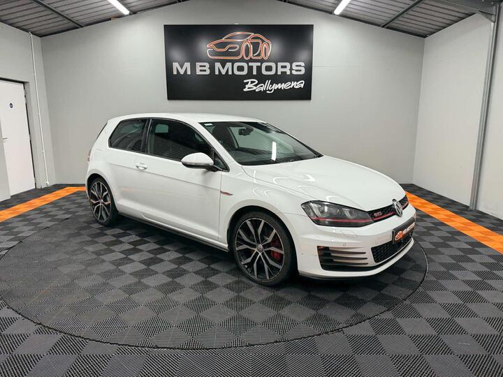 Volkswagen GOLF 2.0 TSI BlueMotion Tech GTI Performance Euro 6 (s/s) 3dr Volkswagen GOLF 2.0 TSI BlueMotion Tech GTI Performance Euro 6 (s/s) 3dr