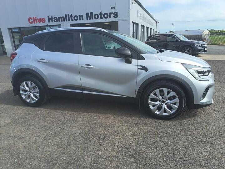Renault CAPTUR 1.5 Blue DCi Iconic Euro 6 (s/s) 5dr Renault CAPTUR 1.5 Blue DCi Iconic Euro 6 (s/s) 5dr