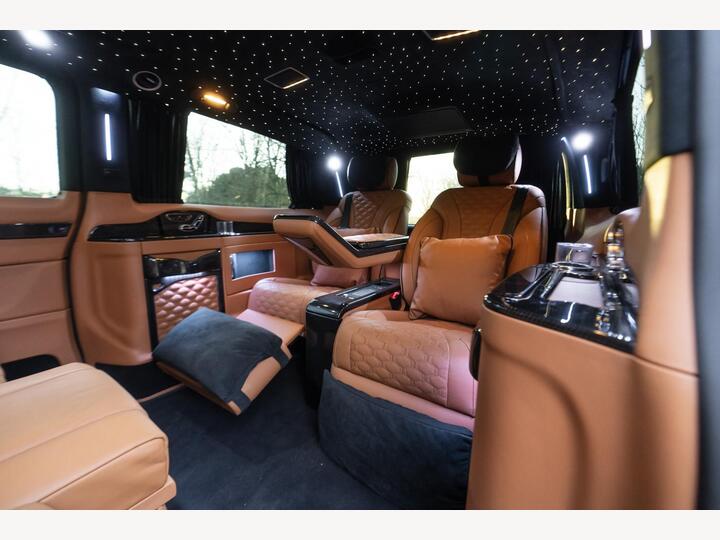 Mercedes-Benz V Class 2.0 V300d AMG Line Extra-Long