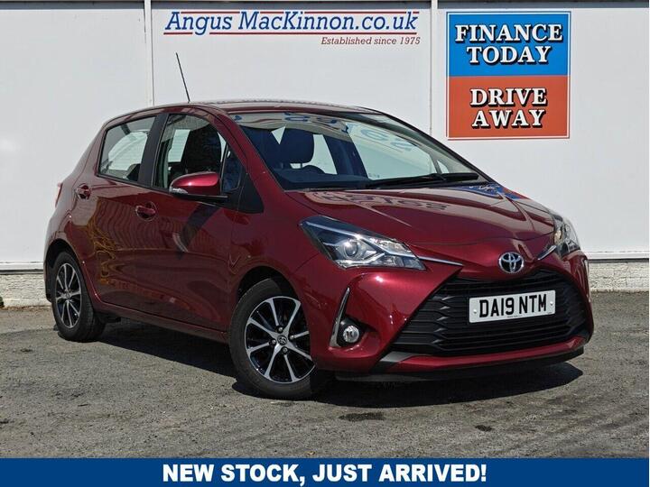 Toyota YARIS 1.5 VVT-i Icon Tech CVT Euro 6 5dr