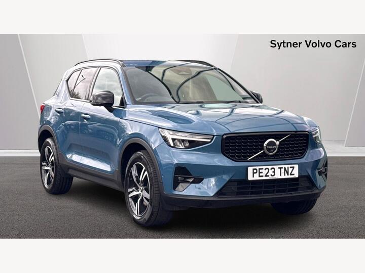 Volvo XC40 2.0 B3 MHEV Plus Dark DCT Auto Euro 6 (s/s) 5dr