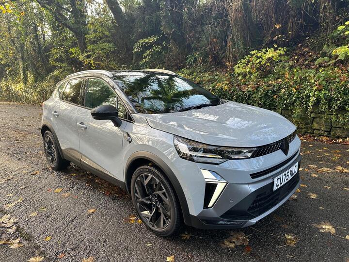 Renault Captur 1.8 E-TECH Esprit Alpine Auto Euro 6 (s/s) 5dr Renault Captur 1.8 E-TECH Esprit Alpine Auto Euro 6 (s/s) 5dr