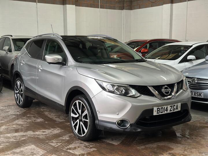 Nissan Qashqai 1.6 DCi Tekna 2WD Euro 5 (s/s) 5dr Nissan Qashqai 1.6 DCi Tekna 2WD Euro 5 (s/s) 5dr