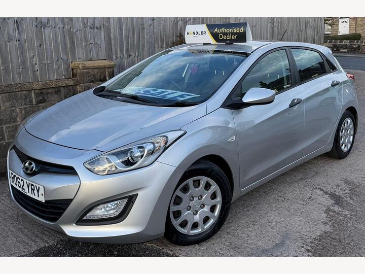 Hyundai I30 1.6 CRDi Blue Drive Classic Euro 5 (s/s) 5dr Hyundai I30 1.6 CRDi Blue Drive Classic Euro 5 (s/s) 5dr