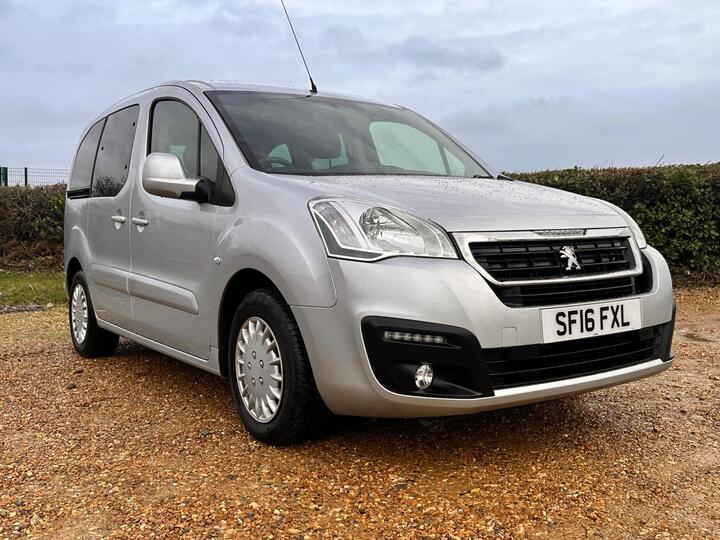 Peugeot Partner Tepee 1.6 BlueHDi Allure Euro 6 (s/s) 5dr Peugeot Partner Tepee 1.6 BlueHDi Allure Euro 6 (s/s) 5dr