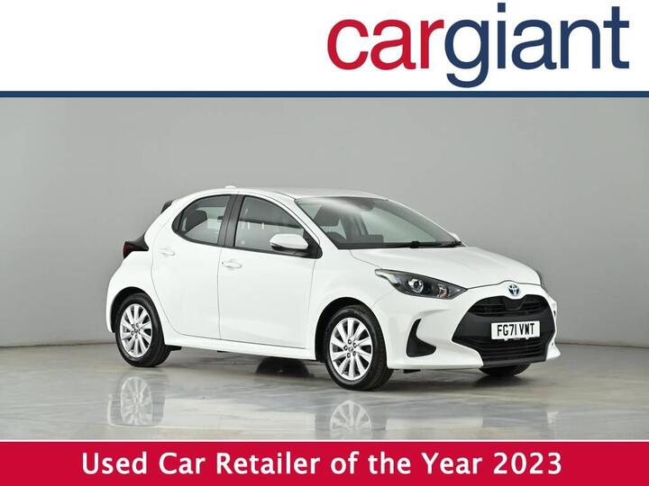 Toyota Yaris 1.5 VVT-h Icon E-CVT Euro 6 (s/s) 5dr Toyota Yaris 1.5 VVT-h Icon E-CVT Euro 6 (s/s) 5dr