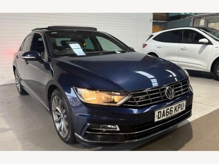 Volkswagen Passat 2.0 TDI BlueMotion Tech R-Line DSG Euro 6 (s/s) 4dr Volkswagen Passat 2.0 TDI BlueMotion Tech R-Line DSG Euro 6 (s/s) 4dr